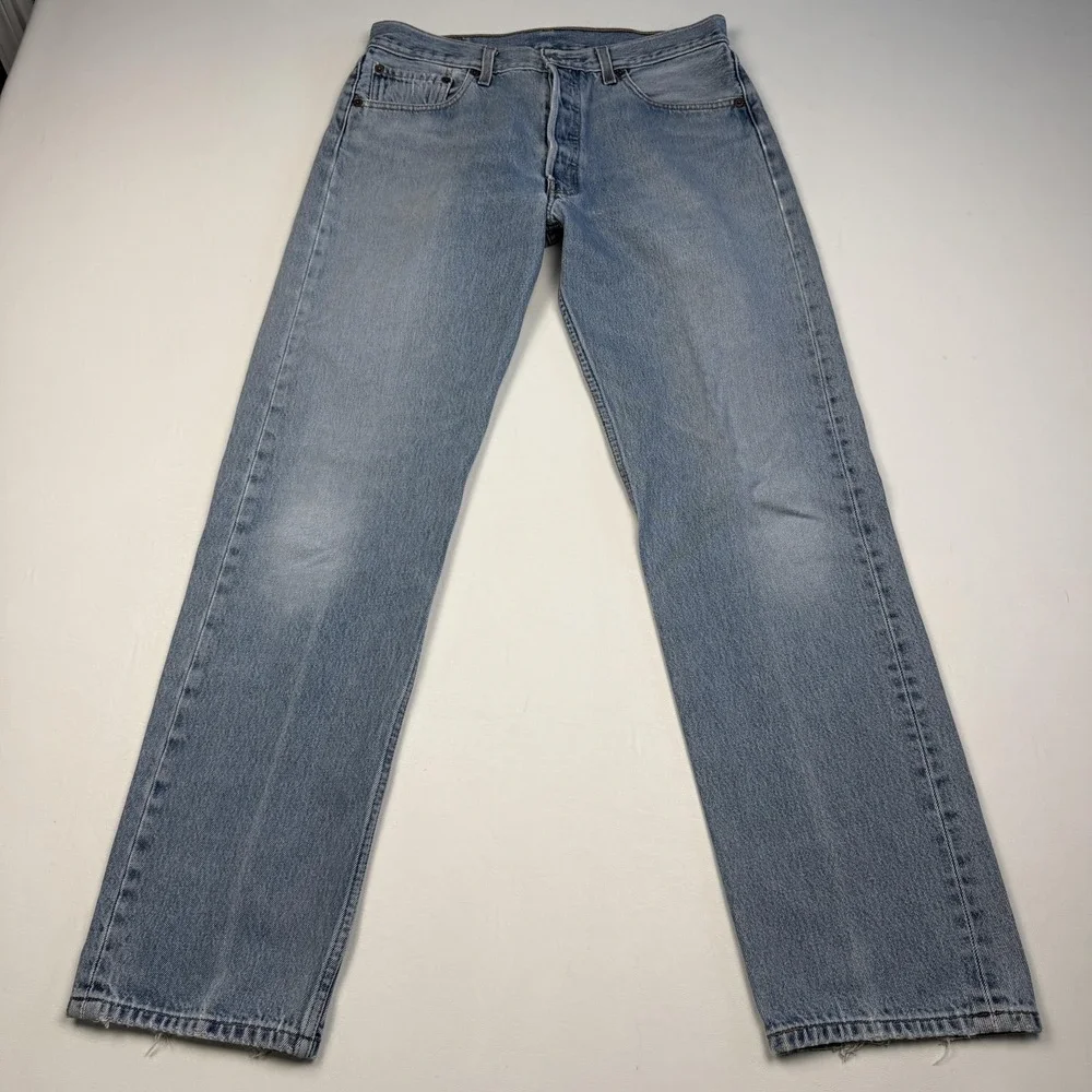 Vintage Levis 501 Y2K Jeans Mens 33x32 Light Wash Blue Button Fly Denim 90s